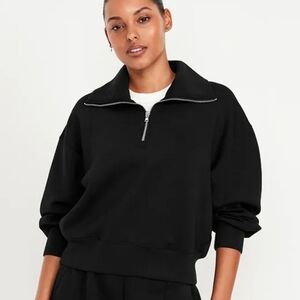 NWOT Old Navy Black Active Bounce Fleece Pullover